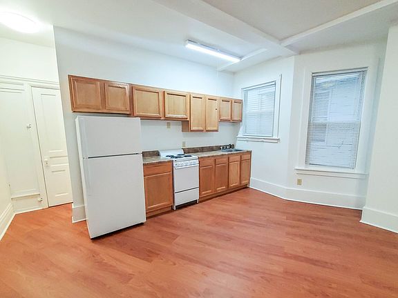 4th image of 326 W 8th St APT 1