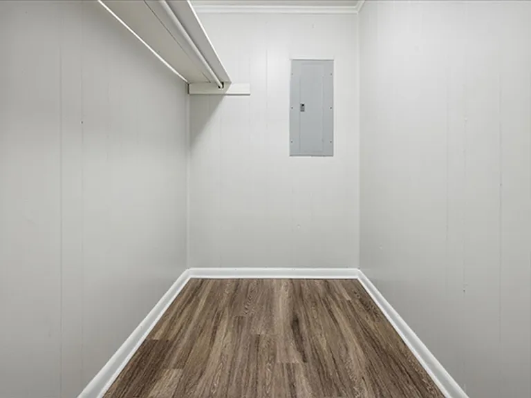2048 Whitney Ave — Photo 14