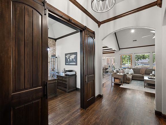5th image of 104 Estancia Ct
