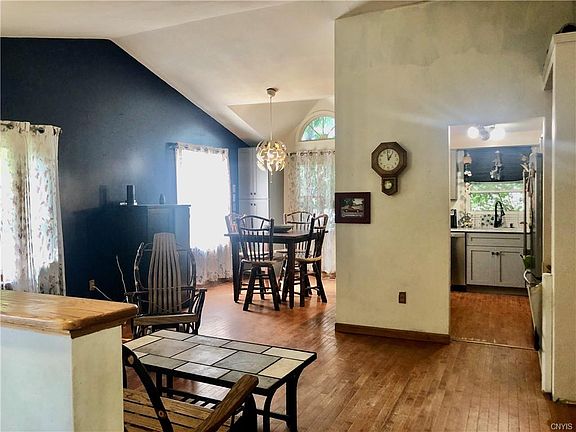 4th image of 8205 Renfrew Dr