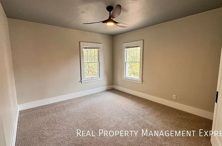 509 W 25th St — Photo 33