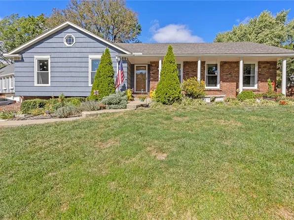 9748 Larsen St, Overland Park, KS 66214