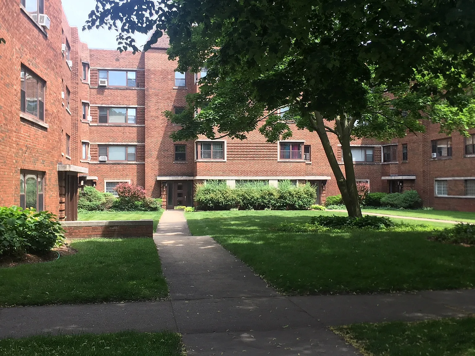 549-607 Sheridan Rd. — Photo 3