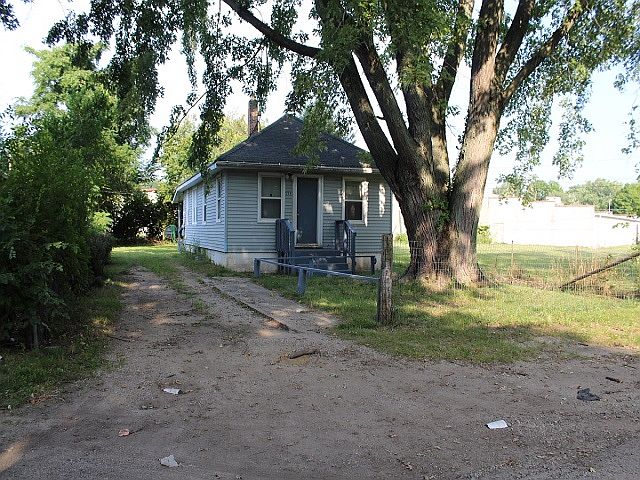 1st image of 356 Burton St