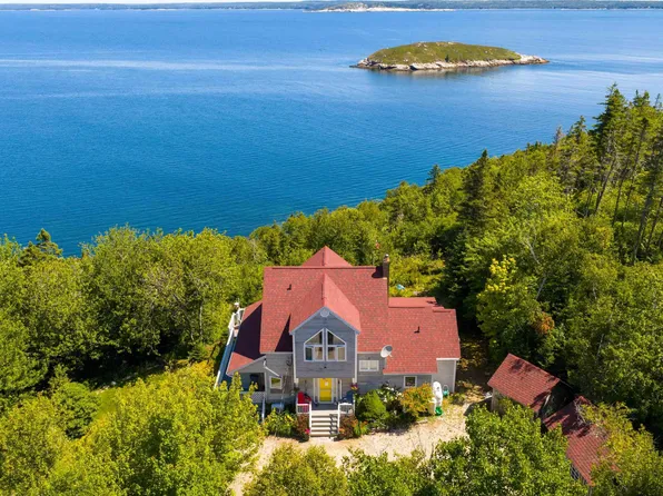 45 SW Cove Rd NW, Lunenburg, NS B0J 2C0