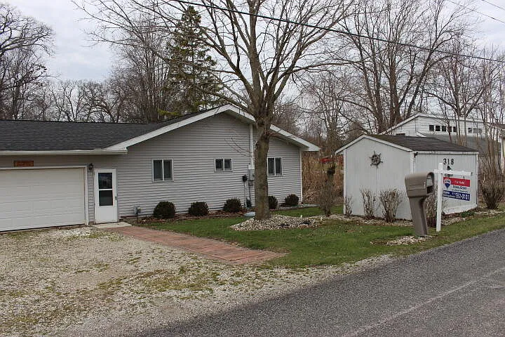 318 Cedar St photo 1
