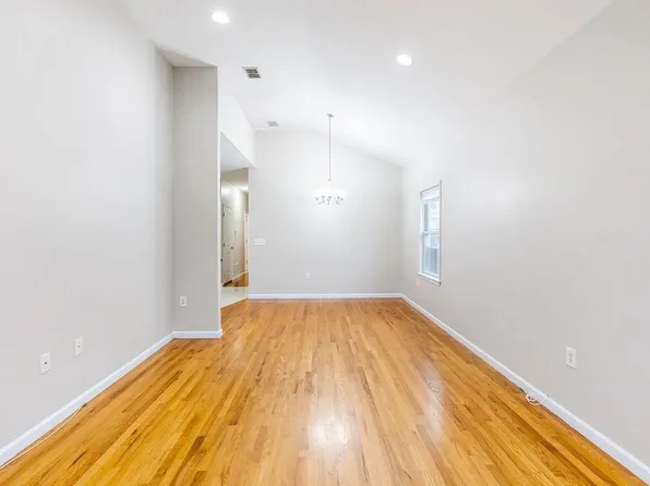 43 Manhattan Avenue image 6 of 25