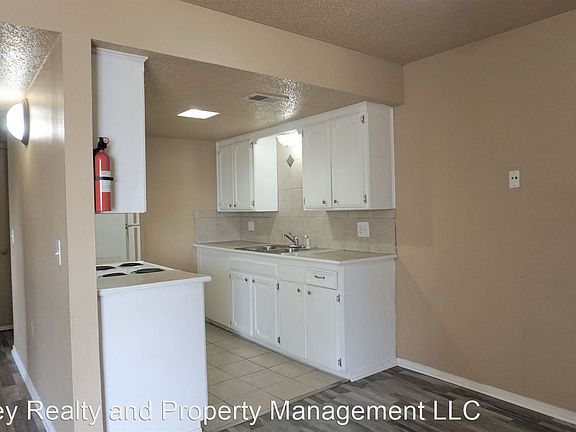 3rd image of 7305 Melrose Ln #7942893