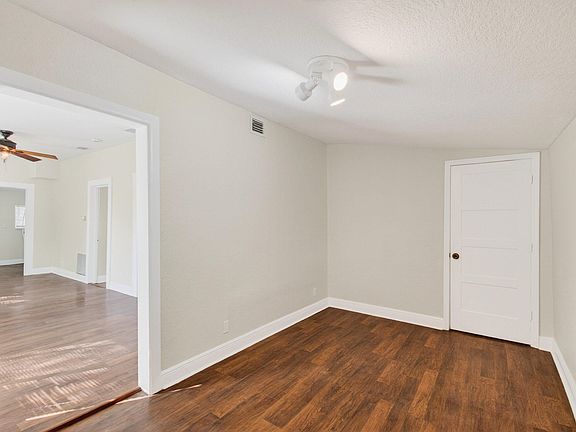 3rd image of 1217 S M Street