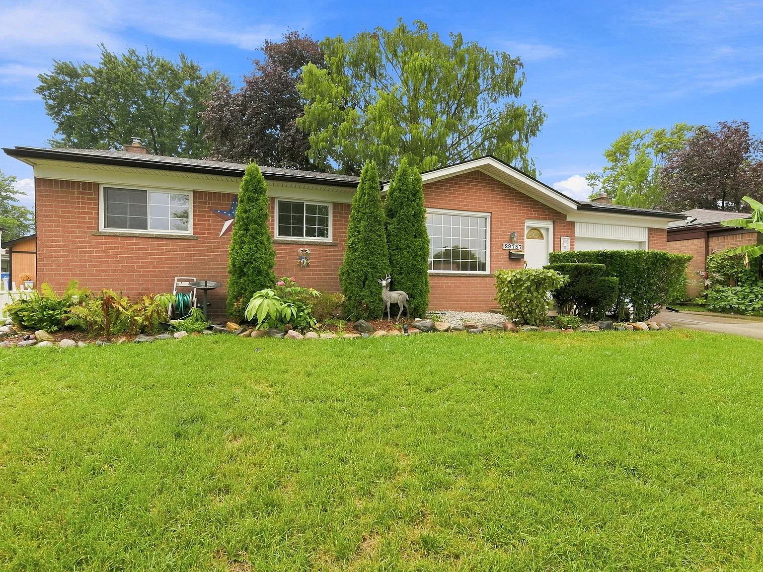 4 bed, 2100 sqft, $1,900 — Photo 3