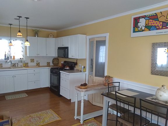 3rd image of 3433 Lake Breeze Dr