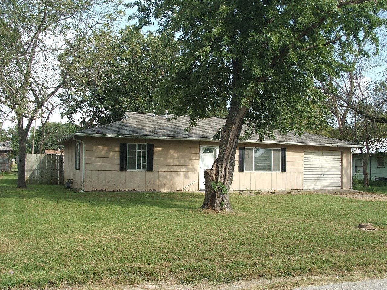 205 S Main St, La Harpe, KS 66751 Zillow