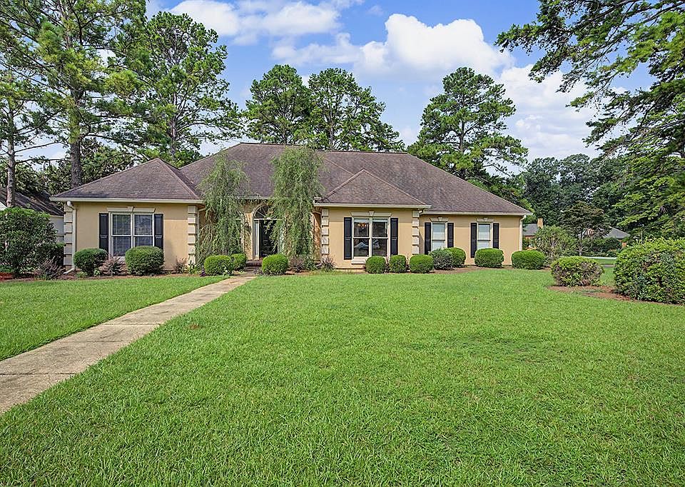 1st image of 2319 Golf Course Dr