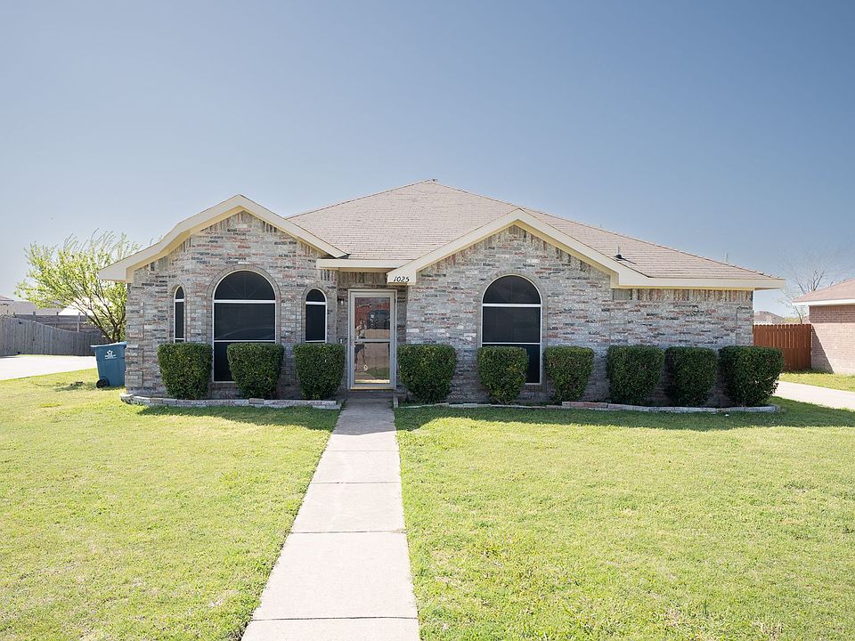 1st image of 1025 Mockingbird Ln