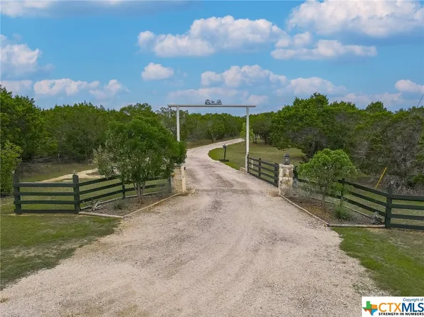 2474 River Bluff Cir, Pipe Creek, TX 78063