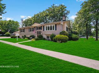 403 W Harding Rd, Lombard, IL 60148