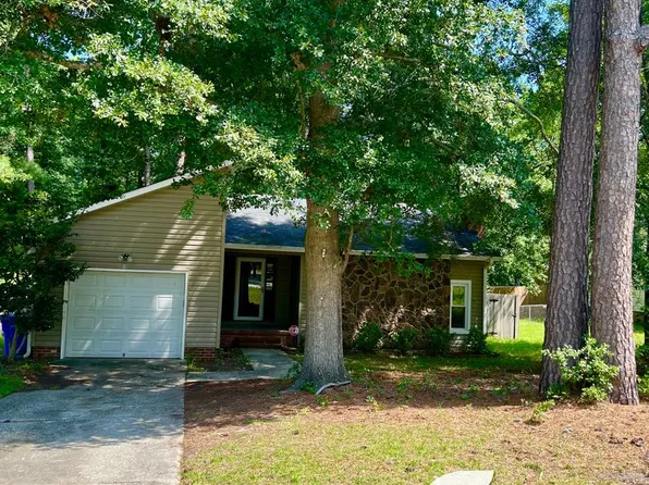 5233 Mawood St, Fayetteville, NC 28314