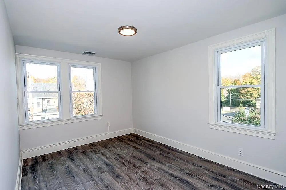 3 bed, 1.5 bath, 1478 sqft, $5,350 — Photo 3
