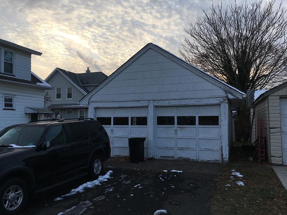 2nd image of 254 E 7th St Floor 1