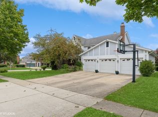 3895 Moulin Ln, Hoffman Estates, IL 60192