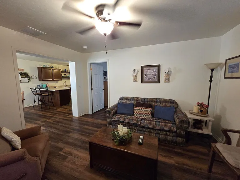 1006 E Highway St — Photo 17