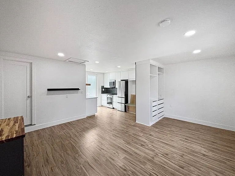 3696 Bellingham Ave #3696B — Photo 2