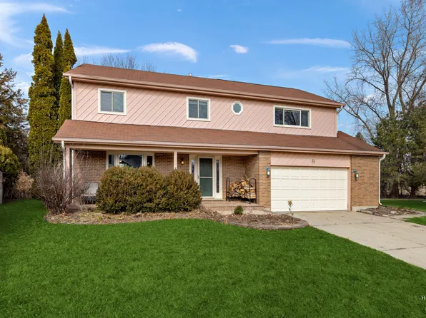 11 Spinnaker Ct, Grayslake, IL 60030