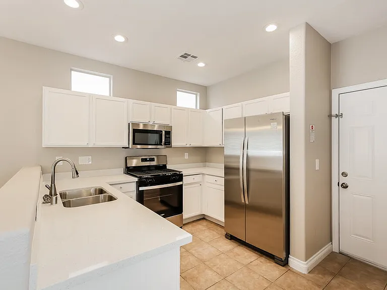 5016 Running Rapids Ave — Photo 9