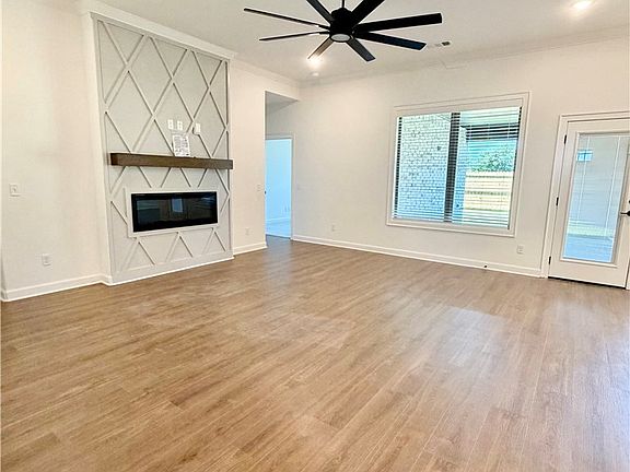 3rd image of 2104 Silk St