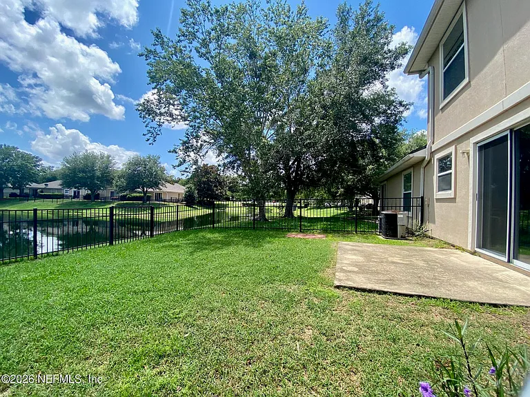 1530 Vineland Cir #B — Photo 34