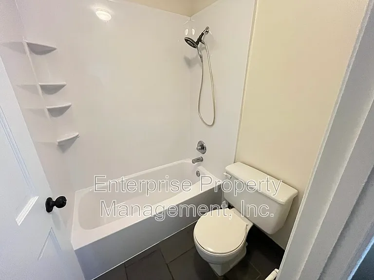 9161 Gainsborough Dr — Photo 14