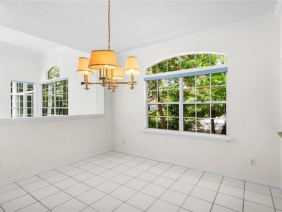 4th image of 8861 Lakeside Cir