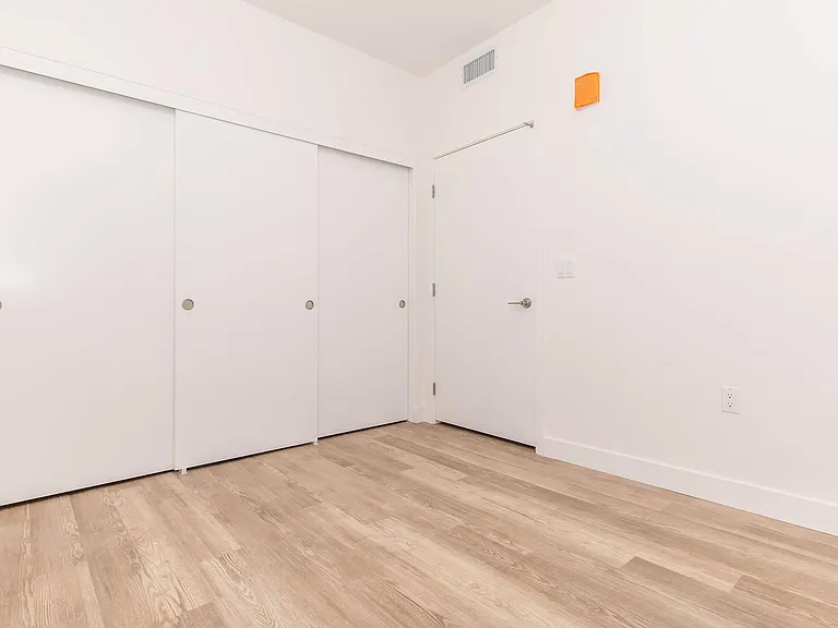 Woodlake Apartments — Photo 69