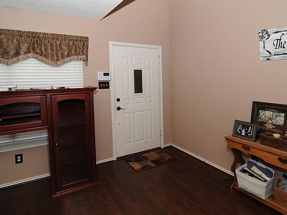 4th image of 1804 Cedarbriar Dr