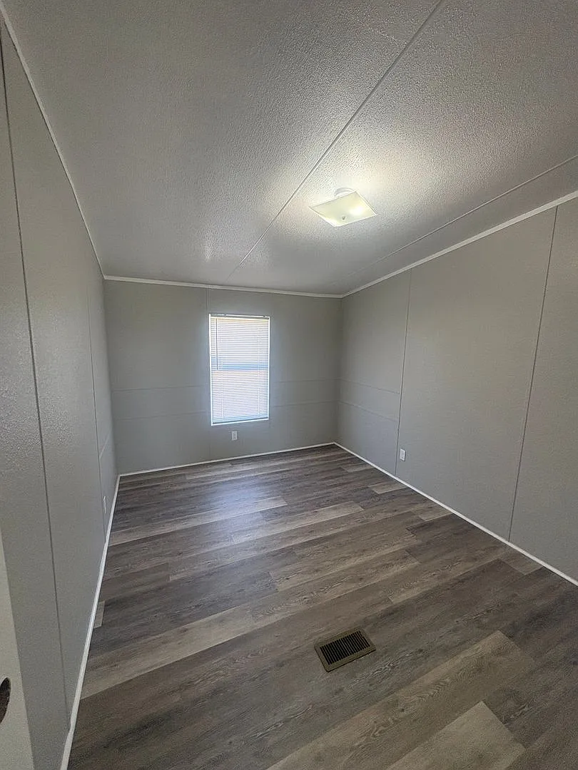 4 Bed/2 Bath Mobile Home — Photo 2