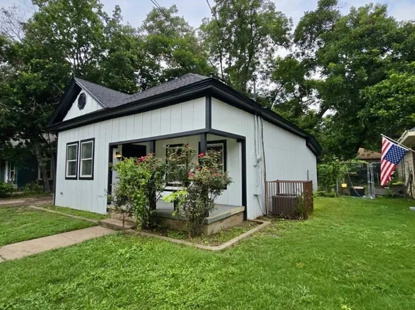 212 W Brown St, Cleburne, TX 76033