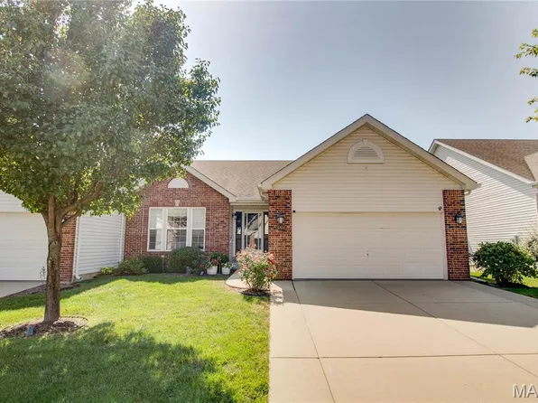 6814 Kensington Dr, Maryville, IL 62062