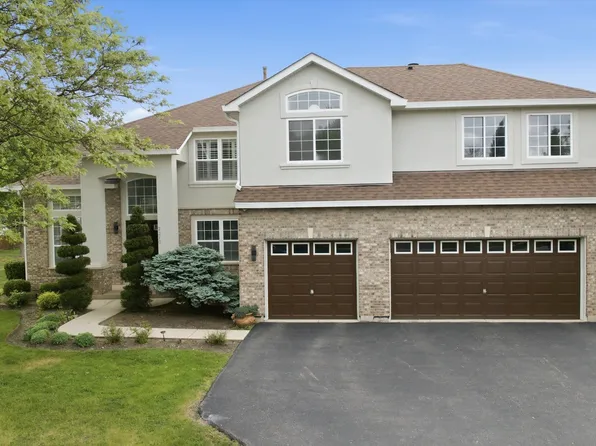 2210 Fieldcrest Dr, Mundelein, IL 60060