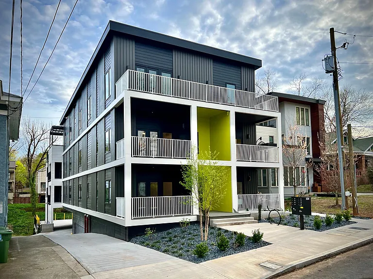 547 Winton Ter NE #2E — Photo 1
