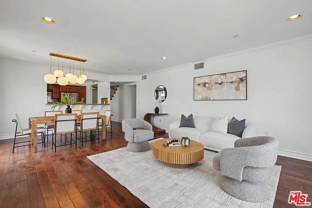 4 bed, 2.5 bath, 1850 sqft, $5,550 — Photo 4