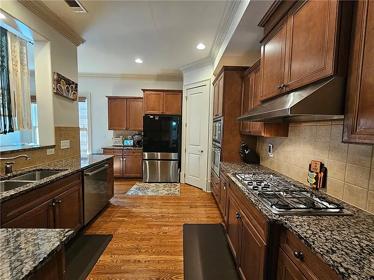 10924 Waters Rd — Photo 8