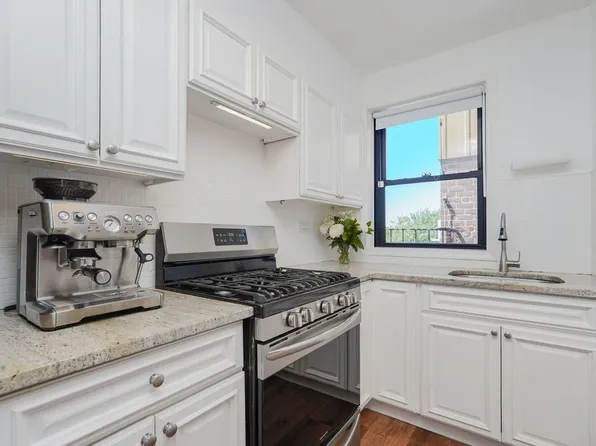 2821 Kings Highway image 7 of 22