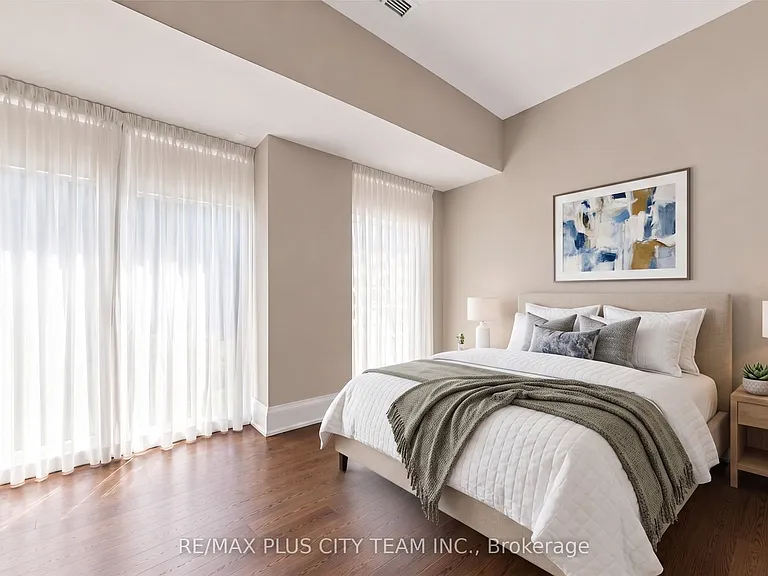 29 Queens Quay E #Townhouse 122 — Photo 13