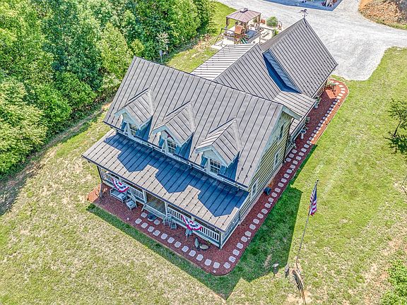 3rd image of 355 Moran Farm Ln