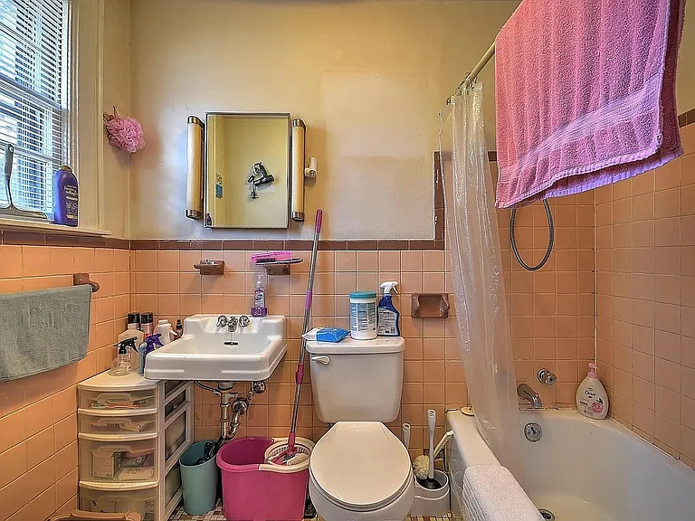 1125 Windsor Ave #1 — Photo 6