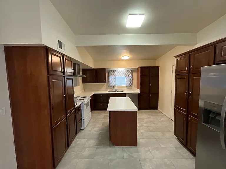 1808 N Aster St — Photo 5