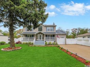 1062 Brookdale Ave, Bay Shore, NY 11706