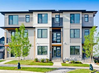 261 SW Bighorn Ave SW, Calgary, AB T2Y0Z8