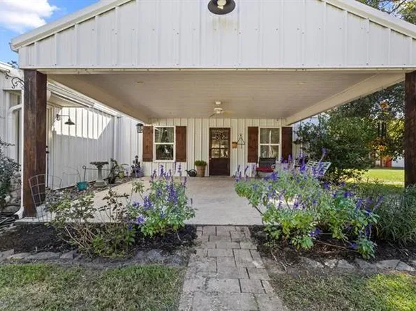 9543 Twin Lakes Dr, Orange, TX 77632