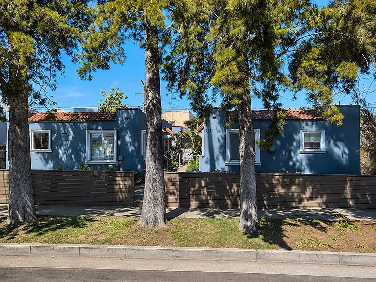 2531 Hillcrest Dr #2533-1/2 — Photo 17